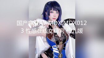 两个高挑美女护士制服白丝情欲躁动互相爱抚，戴上硕大鸡巴啪啪大力抽送