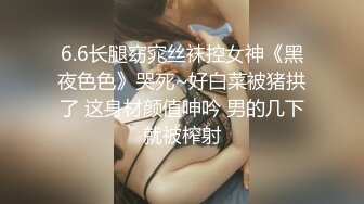 跟骚逼少妇玩个车震，这娘们好骚啊露脸让大哥玩逼无套抽插，大鸡巴干着还要自己拿道具玩阴蒂，高潮喷水好湿