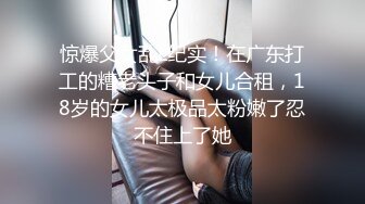 撅着屁股被草嘴的极品骚妇，全程露脸黑丝女仆诱惑，口交大鸡巴，被大哥后入抽插，激情上位抓的奶子疼好刺激