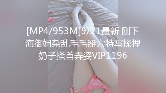 大众澡堂子内部员工偷拍几个身材不错 的美女换衣服