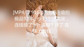 公交车上看到一个娇小美女一路跟踪偷拍美鲍