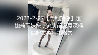 ❤️❤️两根小辫牙套妹妹，情趣装白色网袜，一脸呆萌，扒开内裤，多毛嫩穴，摸几下小穴，就好湿多是水