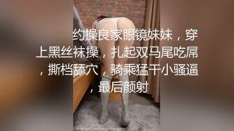 身材不错的妹子就这么裸着身跑到大马路上发疯