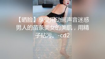 牛仔裤时尚小美女，清爽的吊带衣，偷窥她上厕所，小肥阴唇 可以~