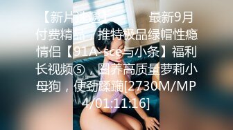 黑客破解家庭摄像头真实偸拍，爱美丽身材苗条小骚妇卧室日常换衣自慰，与两个男人床上玩3P关系很混乱