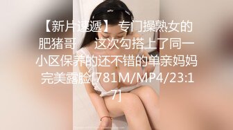 金发小妹坐在厕所直播自慰小穴