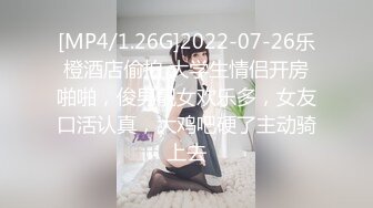 JK白丝少女主动口交上位骑乘