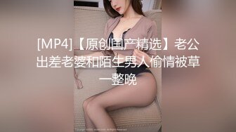 《 辱母之哀 被迫与自己的母亲在外人面前做爱》