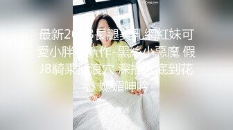 安吉莉卡是个好女孩，但这并不意味着她不喜欢男性的关注。她永远不会欺骗她的丈夫，无论她有两个男人搭讪她