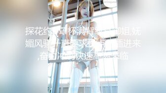 [MP4/ 308M] 舞蹈协会老师人妻美少妇，韵味十足，抱着脑袋吸奶子，表情很享受，自摸骚逼，沙发上张开双腿操