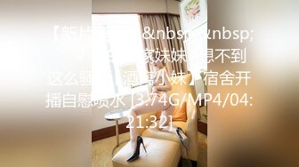 [MP4/ 781M] 淫娃女友黑丝情趣全程露脸跟狼友发骚互动，主动扒下男友的裤衩舔弄大鸡巴吸蛋蛋