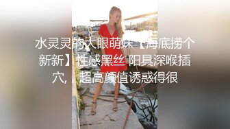 本人比照片还漂亮，皮短裙极品兼职美妞，自带黑丝袜