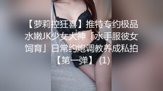 完美身材轻熟女，眼镜御姐范老公躺在床上被榨干了，自己道具自慰，逼逼如此粉嫩