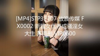 约了个黑衣少妇酒店啪啪，先做服务乳推舔菊毒龙钻，口交后入大力猛操呻吟娇喘