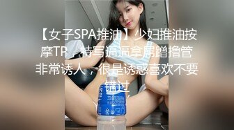 双马尾美乳嫩穴少女撩起肚兜揉捏奶子，白皙美臀翘起揉搓阴蒂娇喘呻吟