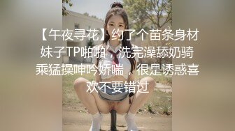 女神级纯纯气质小美女，穿着白T恤裙装，笔直美腿活力肉体看的心跳加速，观音坐莲互相抱紧缠绕大力猛操