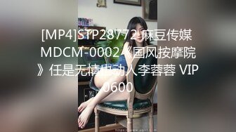 黑白双丝姐妹花 E奶蝶和闺蜜到鸭店挑了4男一起玩6P 妹妹还首次体验了潮吹 (2)