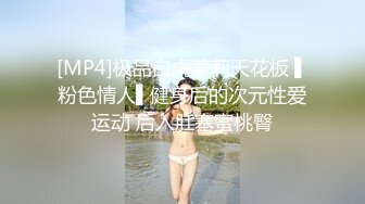 闷骚眼镜妹 拿着两根黄瓜一块抽插穴穴屁眼，玩尽兴啦还把黄瓜吃啦，嚣张至极 会玩会玩！