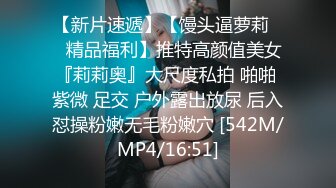 【某某门事件】第188弹  电影院内艹逼 小情侣电影后排直接开干，女的好骚好贱呀