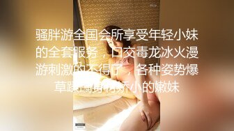 反差婊少妇酒店约炮男大学生与纹身小哥玩3P 情趣游戏脱衣调情 前怼后入狂插不止