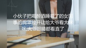 ❤️❤️儿子在厕所看片大飞机，被妈妈发现，帮忙解决生理需求，撩起裙子脱下丁字裤，扶屌插美臀