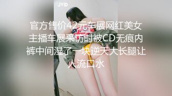 大耳环很有韵味美少妇寂寞肚子在家自慰，脱掉衣服内裤摆上假屌，地上骑乘上下套弄，插完逼逼再插菊花淫荡