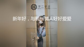 长发轻熟女，情趣比基尼，精致装扮的美少妇，无套啪啪，做爱姿势很多最后内射