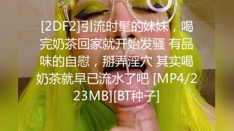 风骚气质小少妇伺候两个蒙面大哥，被后入爆草还要给大哥喂奶吃