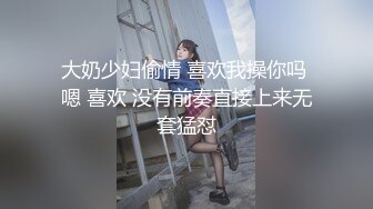 抚摸小母狗的屁股