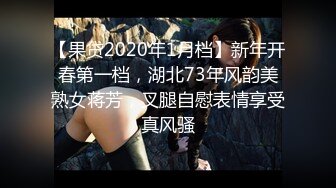 商场女厕近距离偷窥牛仔裤少妇的小黑鲍