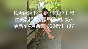 餐厅服务员小美女，来大姨妈了还要上班，正巧上厕所拍下了这一幕，底下还在流血！