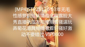 [MP4]暴操小少妇，很配合还让小伙拿手机拍下逼逼照，阴唇肥厚玩得开心