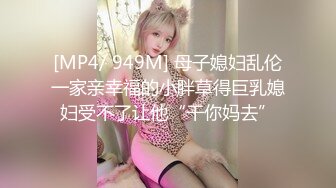 YC商场抄底白裙红趾甲绝色靓妹蕾丝透明内夹腚沟里前面全是毛