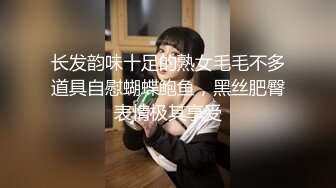 小胖男的性福女友：躲啥呀，舌头交织，香吻浓密。  可爱女仆：蹭一下再进来。