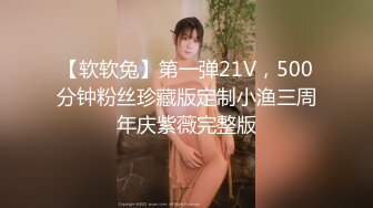 电影院女厕蹲守黑裙白丝高冷眼镜妹,窄小的微毛穴口插起来肯定爽[