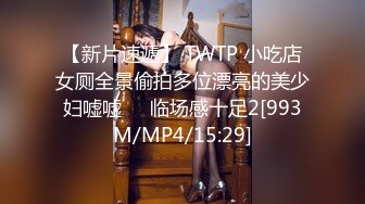 眼镜轻熟女美少妇，夫妻之间沙发上啪啪做爱花式玩黑蝴蝶传教士内射，最后洗澡