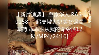 超多狼友寻求的网红美女『RiaKu』棒棒糖与大鸡巴 极品蓝发萝首次猛男群P乱操