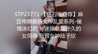 小哥寒假去姨妈家玩❤️在卫生间暗藏摄像头偷拍眼镜表姐洗澡,奶子很小,但是阴毛很多典型的反差婊