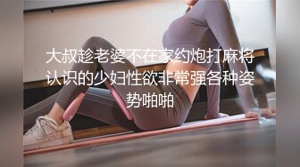 女士们在上厕所 面对突然出现的鸡吧 竟然主动抬头等着被射满一脸