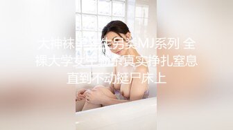 【新片速遞】&nbsp;&nbsp;萝莉美眉 趴下 屁股翘起来 身材娇小 小娇乳 无毛粉穴 被大鸡吧无套输出 [157MB/MP4/04:24]