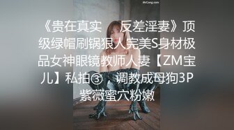 商城跟随抄底跟老公出来大采购的漂亮少妇 草莓花纹长裙 豹纹内内 有点反差