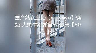 【新片速遞】商场女厕全景偷拍给自己做面膜有点尿急憋不住了的美容师[66M/MP4/00:26]