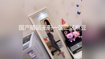 《黑客破解》理发店的女学徒在白天给客人洗头的地方洗BB然后一边看蜡笔小新一边抠BB