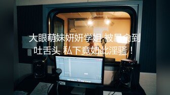 夜晚主路车震，无套，啪啪先口交，再后入