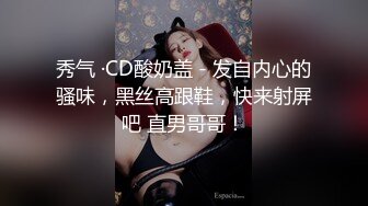 气质美女一边打电话一边解手擦屁股的动作也是那么优雅