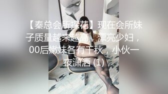 很有气质的美女姐姐，丝袜高跟露脸站立一字马大秀直播，跟狼友互动撩骚听指挥玩弄骚穴，跳蛋摩擦道具抽插