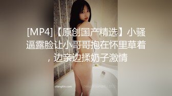 超市偷窥漂亮JK青春美眉 皮肤白皙 小骚丁卡着饱满大屁屁 阴唇都遮不住