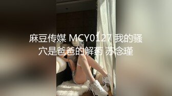 看老婆被抓着在镜子前面狂操她崩坏和谄媚口交的时候真的好美