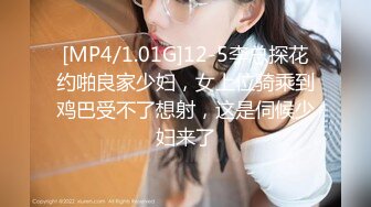 车展现场抄底大长腿美女车模和漂亮的美女职员 (2)