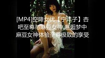 [MP4/ 391M] 精品推荐大奶女王魅色夫人SM调教黑丝女奴 脚踏无毛嫩逼还往里面塞了不少小番茄